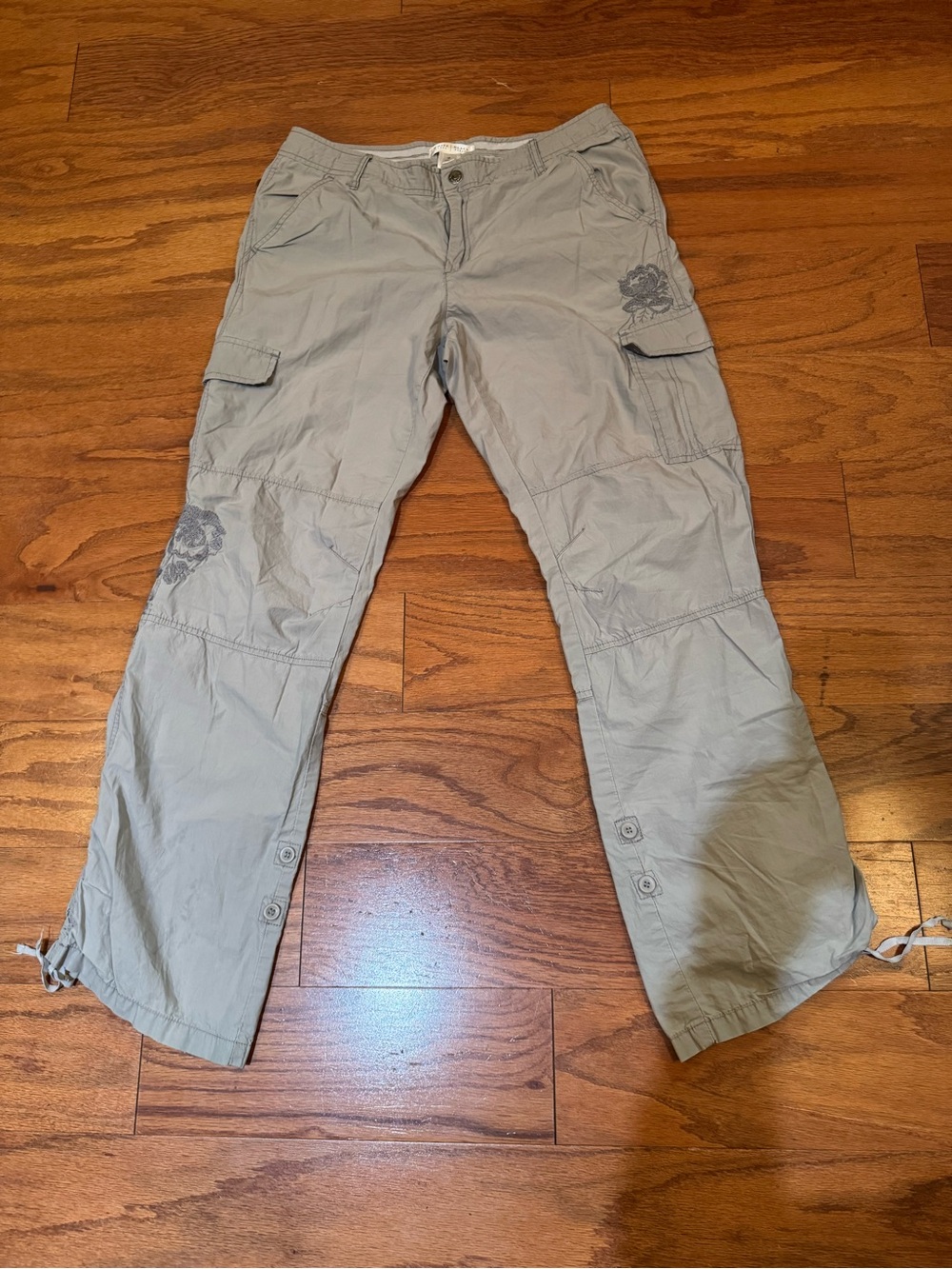 Source Unknown Light Gray Cargo Trousers with Button Cuffs